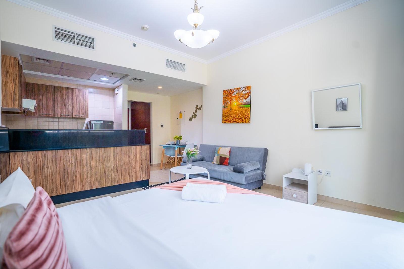 Rh- Urban Living, Near Mall, Downtown *