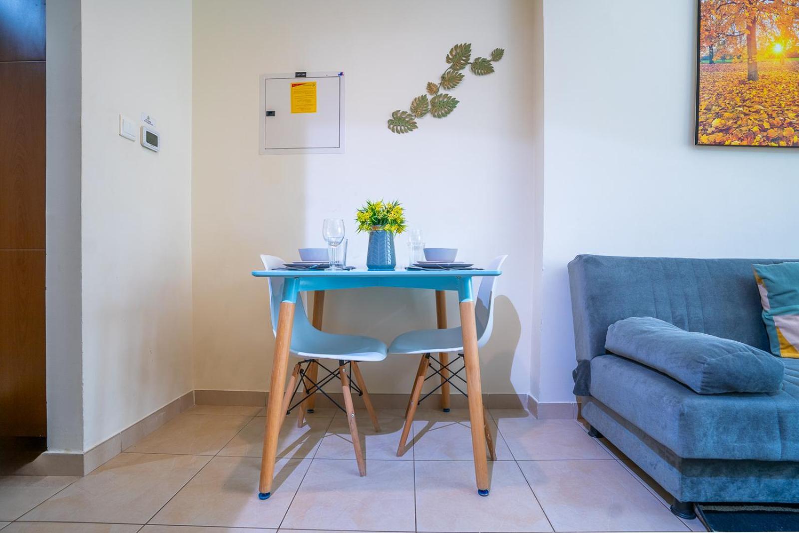 Rh- Urban Living, Near Mall, Downtown Apartment